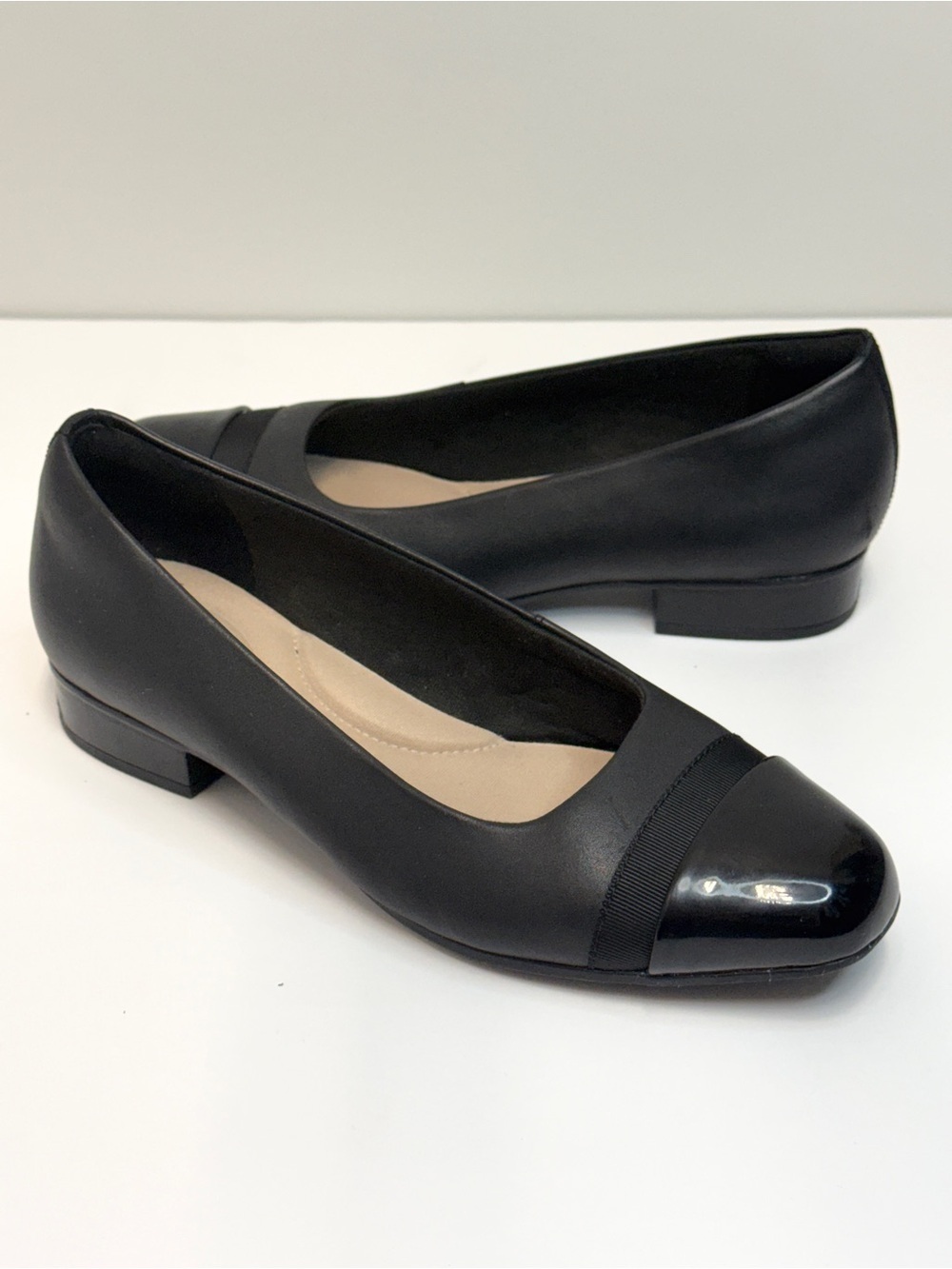 Clark’s Collection Black Leather Cap-Toe Ballet Flats | Low Heel Pumps Size 9.5